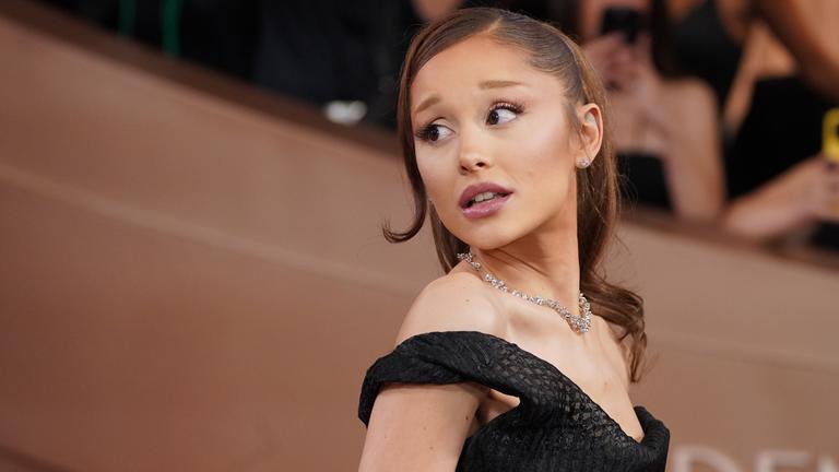 Ariana Grande auf den 83. Golden Globes im Beverly Hilton
