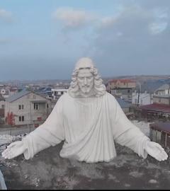 Das Oberteil einer Jesus-Statue in Armenien, die mit 101 Metern die größte der Welt werden soll.