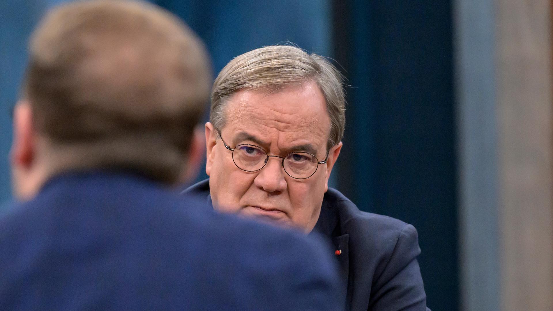 Armin Laschet (CDU) zu Gast bei "Caren Miosga"-Polittalk am 23.11.2025