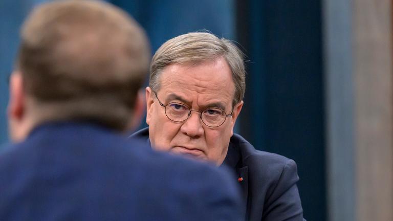 Armin Laschet (CDU) zu Gast bei "Caren Miosga"-Polittalk am 23.11.2025