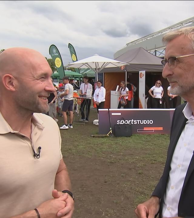 Armin Schuster, Sachsens Staatsminister des Inneren, und ZDF-Experte Ronald Rauhe bei den Finals in Dresden 2025.
