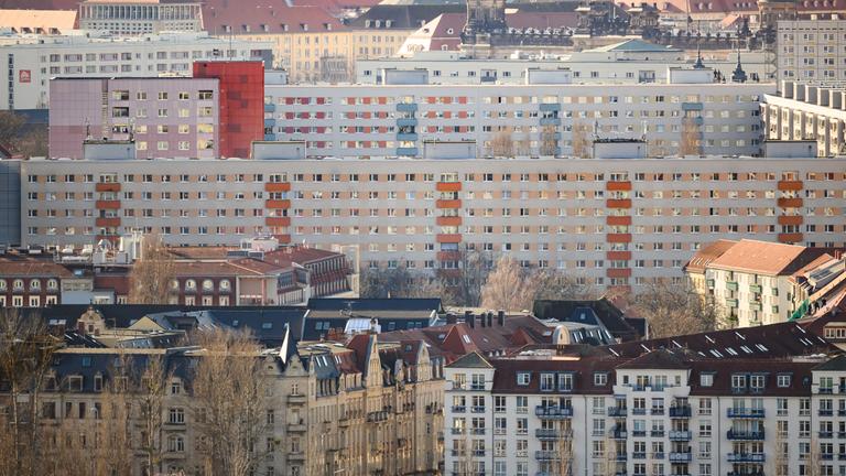 Sachsen, Dresden: Blick auf Wohnhäuser in Dresden.