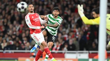 FC Arsenal zittert sich ins Halbfinale