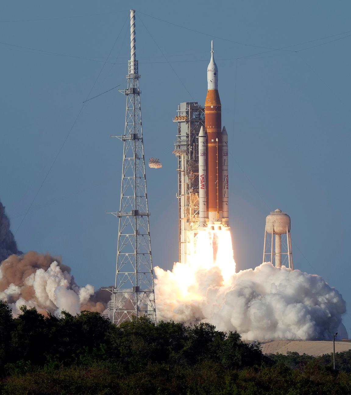 Die SLS-Rakete "Artemis 2" startet vom Weltraumbahnhof Cape Canaveral in Florida.