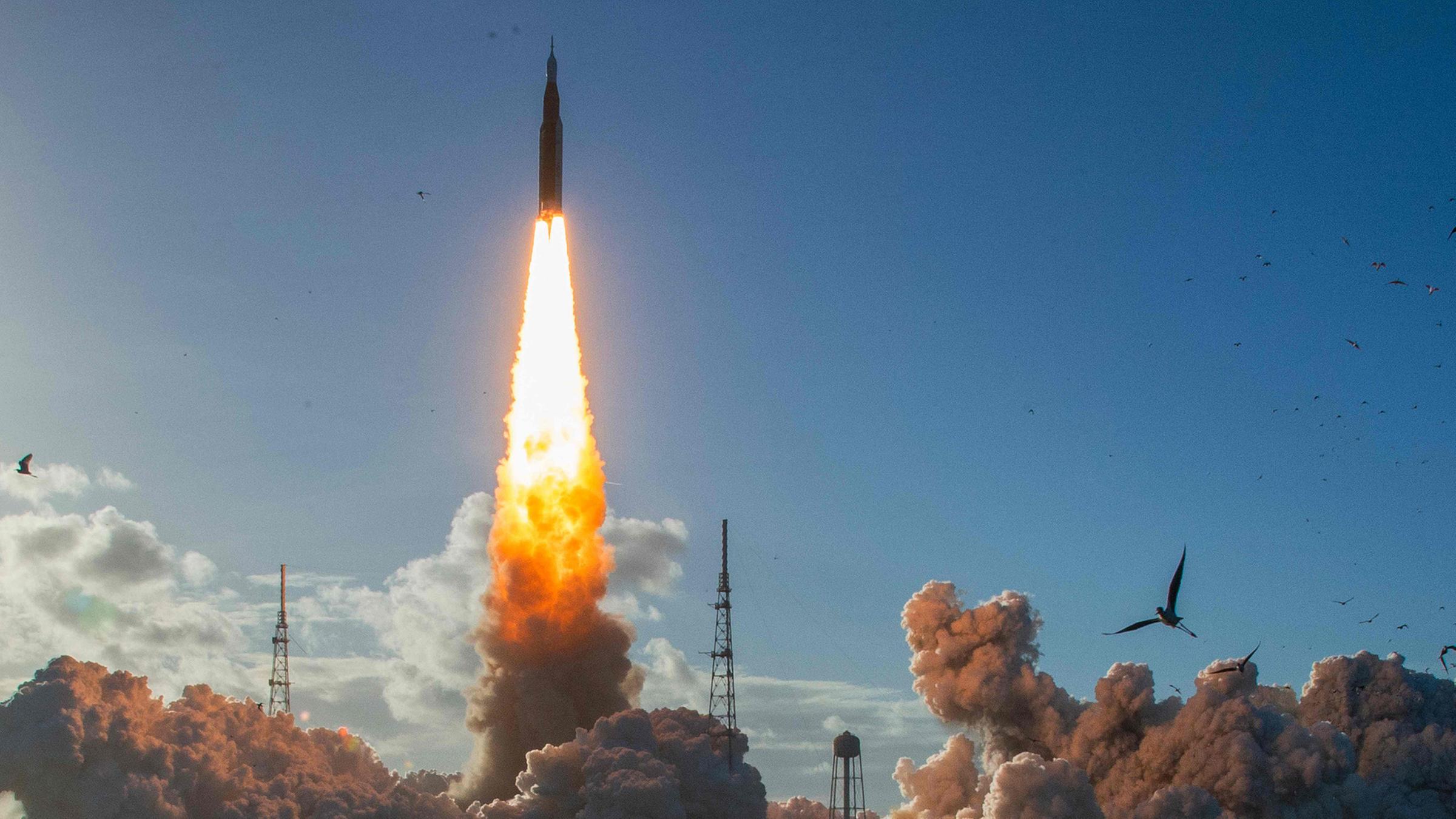 Die bemannte Mondmission Artemis II startet am 1. April 2026 von Startkomplex 39B im Kennedy Space Center in Cape Canaveral, Florida.