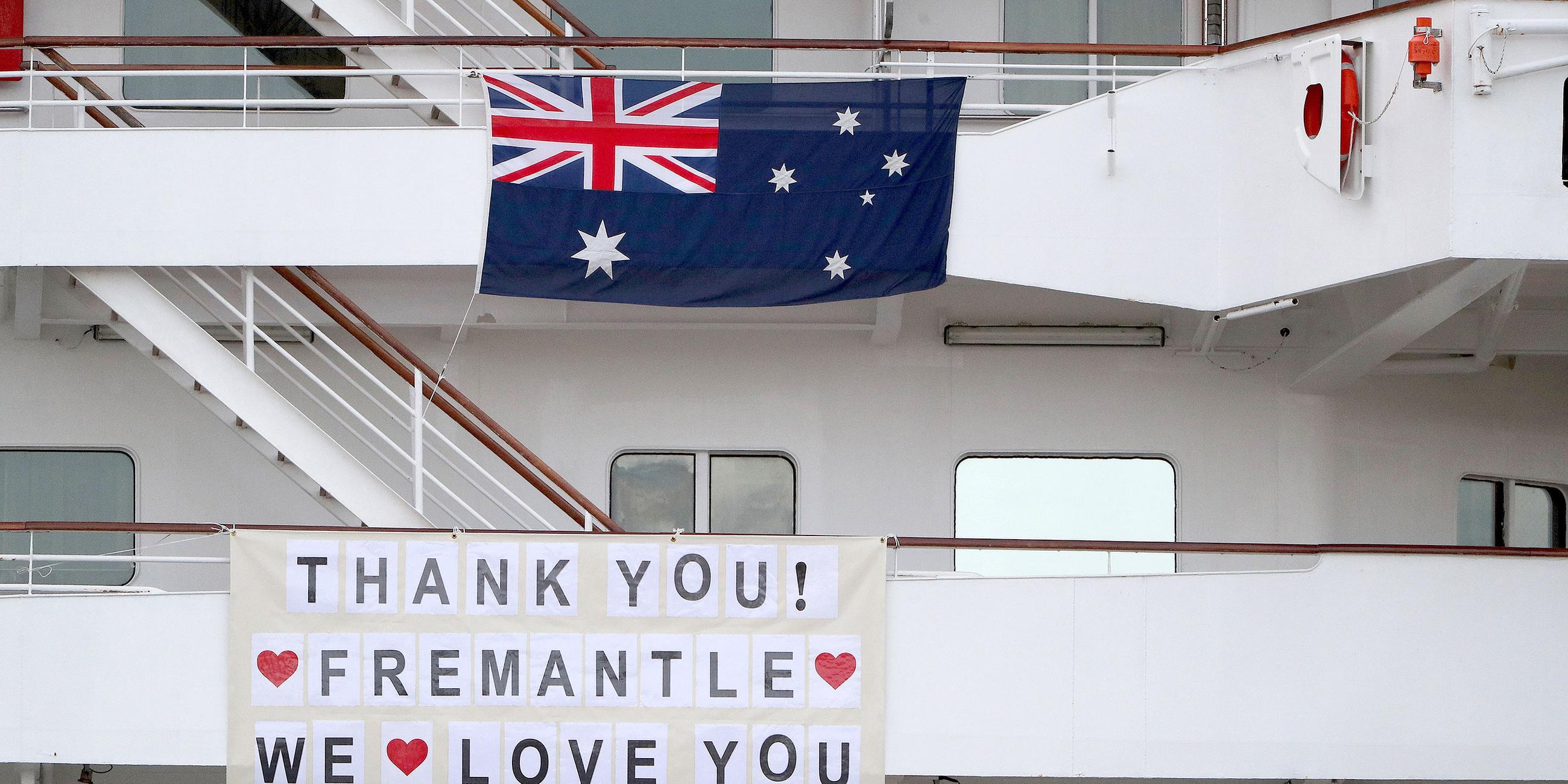MS Artenia im Hafen von Fremantle
