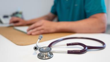 Warum Patienten künftig zuerst zum Hausarzt sollen