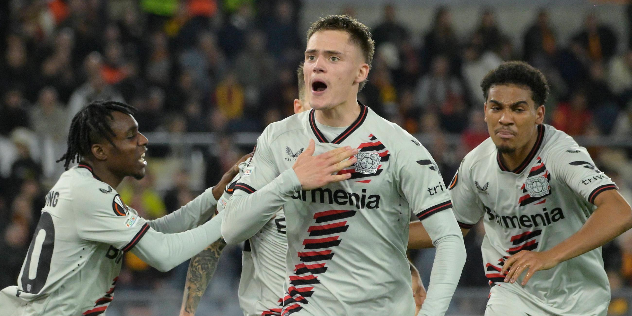 Europa League, Halbfinal-Hinspiel AS Rom - Bayer Leverkusen am 2. Mai 2024: Leverkusens Florian Wirtz (Mitte) feiert sein Tor zum 1:0