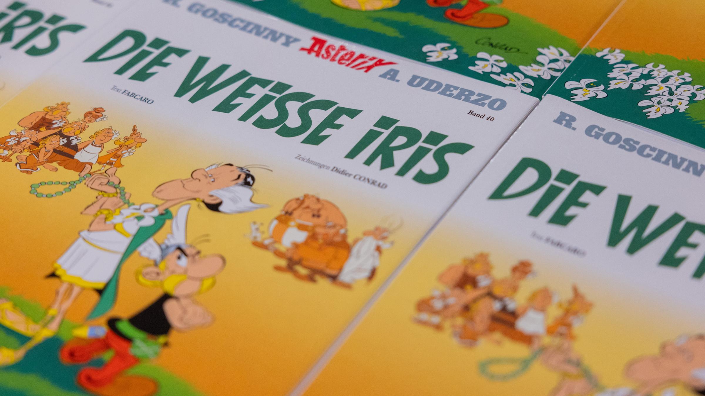 Ausgaben des neuen Asterix-Band Nummer 40 mit dem Titel "Die weiße Iris" (18.09.2023)