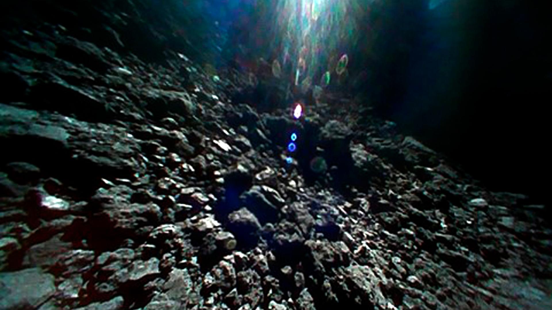 Oberfläche des Asteroiden "Ryugu"