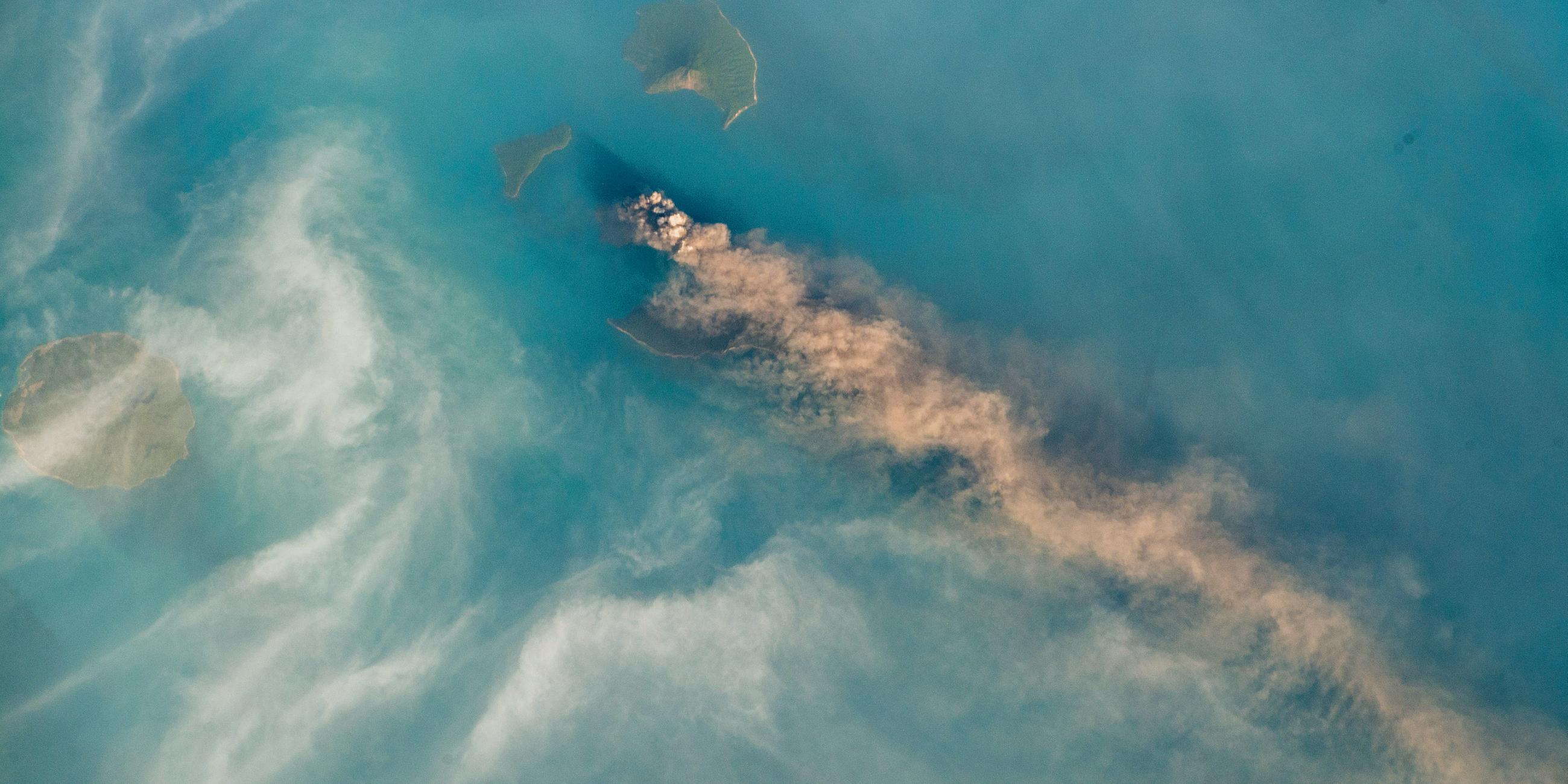 Archiv: Vulkan Krakatau in Indonesien