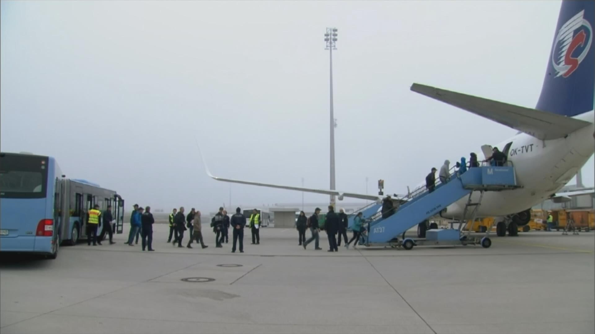 Einreisende mit Flugzeug