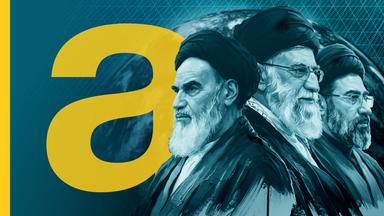 Köpfe der drei iranischen Ajatollahs Ruhollah Khomeini, Ali Chamenei und Mojtaba Chamenei, links daneben gelbes a
