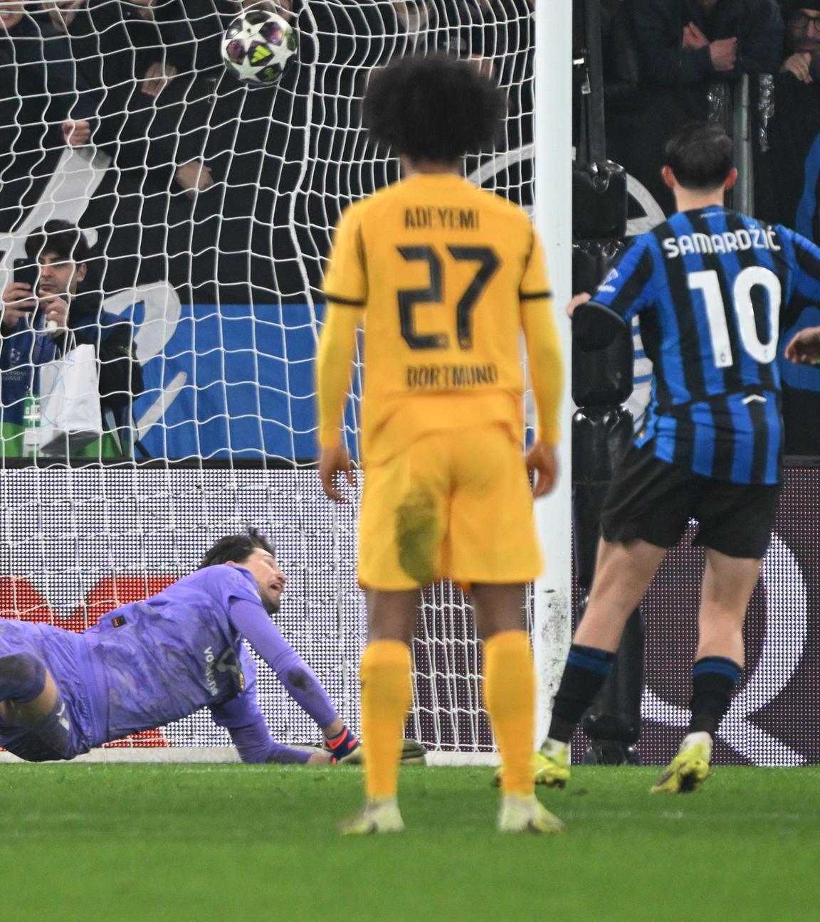 Lazar Samardzic erzielt per Elfmeter das Tor zum 4:1 am 25.02.2026 in Bergamo. 