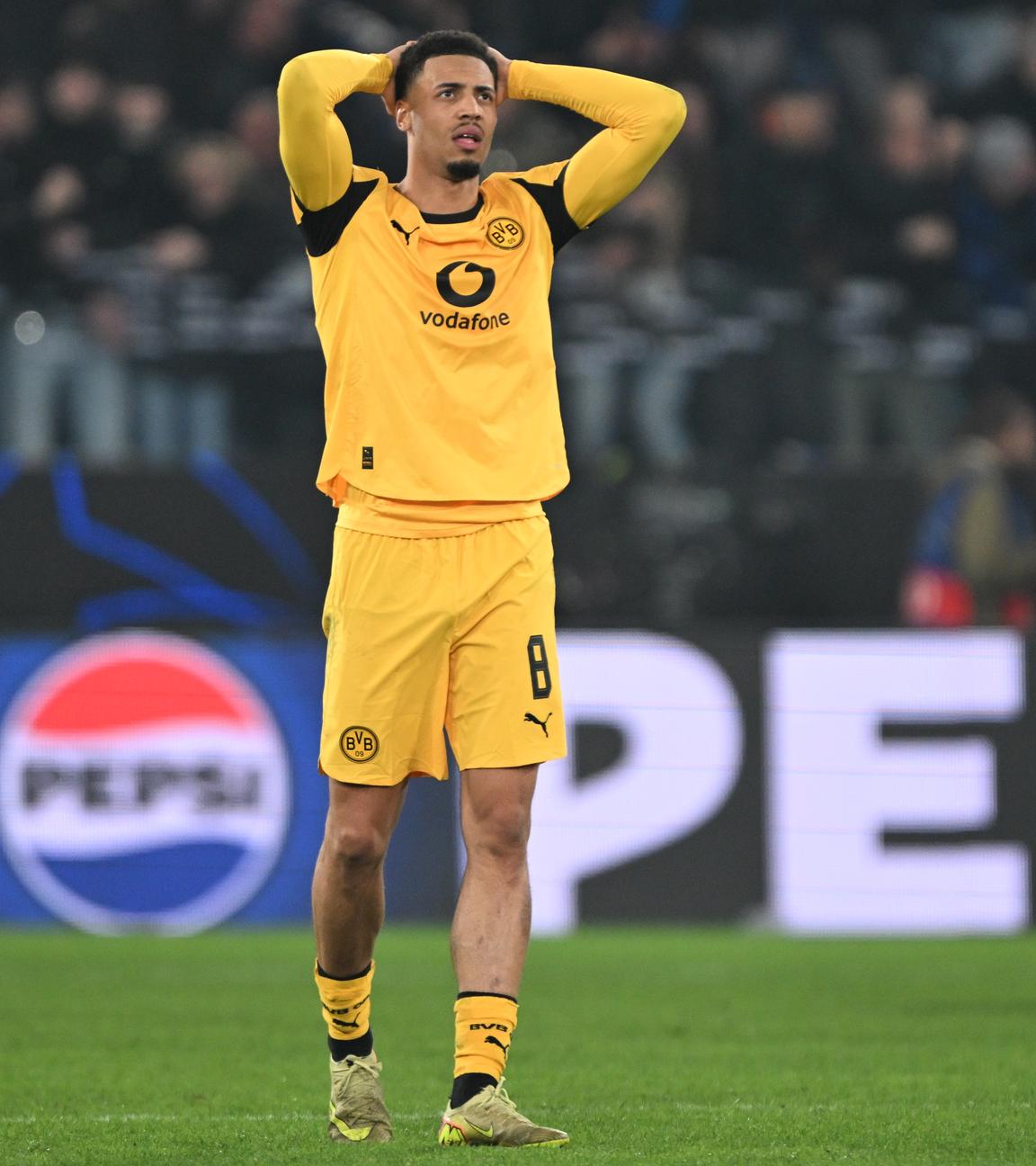 Felix Nmecha und Serhou Guirassy  reagieren nach der Partie am 25.02.2026 in Bergamo. 