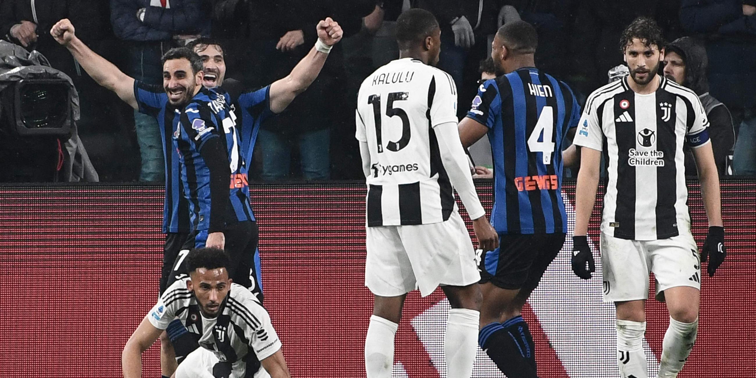 Atalanta Bergamos Spieler jubeln über dritte Tor gegen Juventus Turin