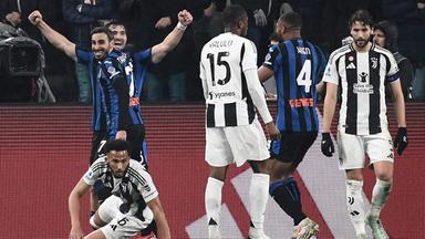 Atalanta Bergamos Spieler jubeln über dritte Tor gegen Juventus Turin