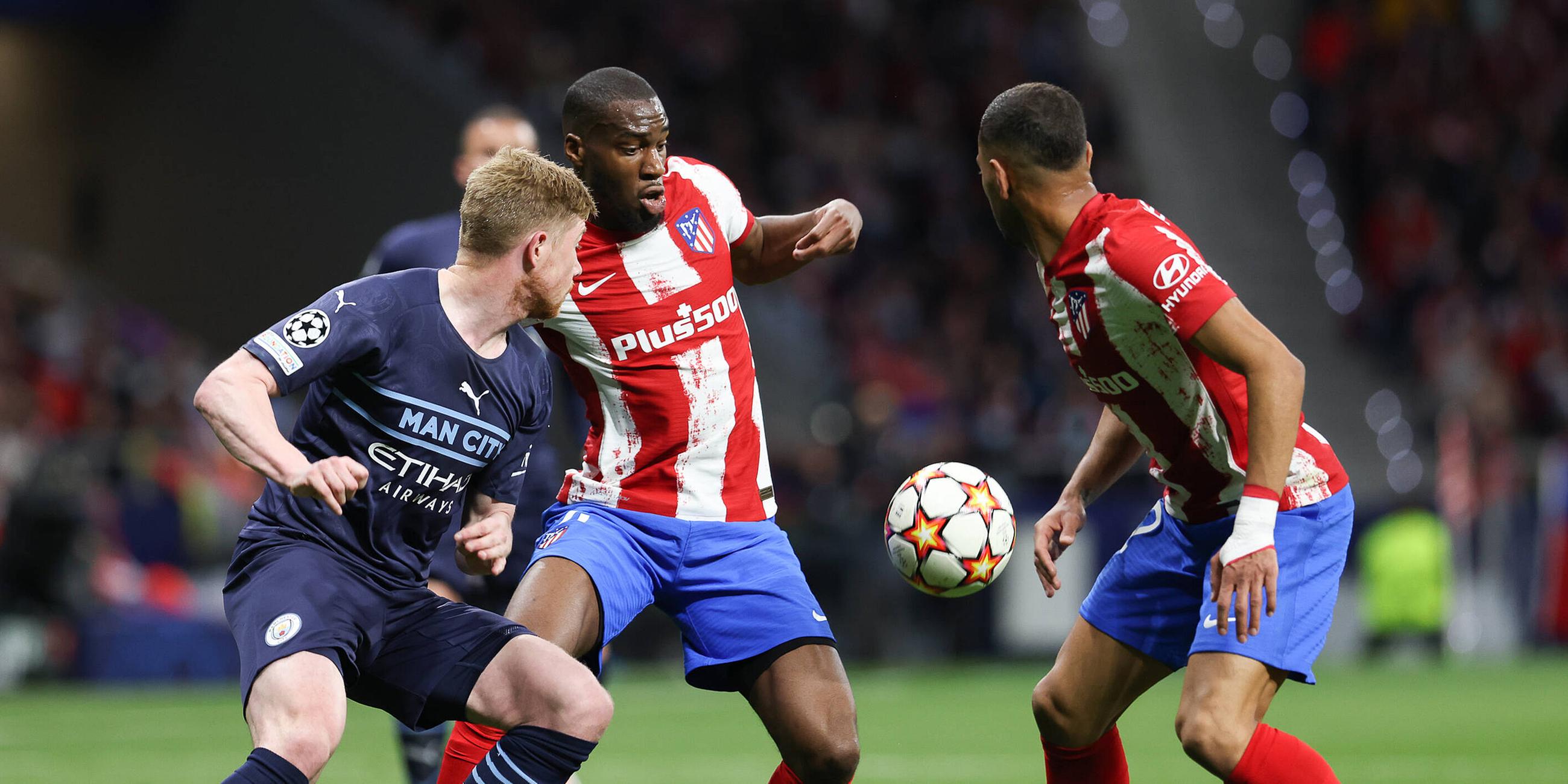 Geoffrey Kondogbia von Altetico Madrid in Aktion. 
