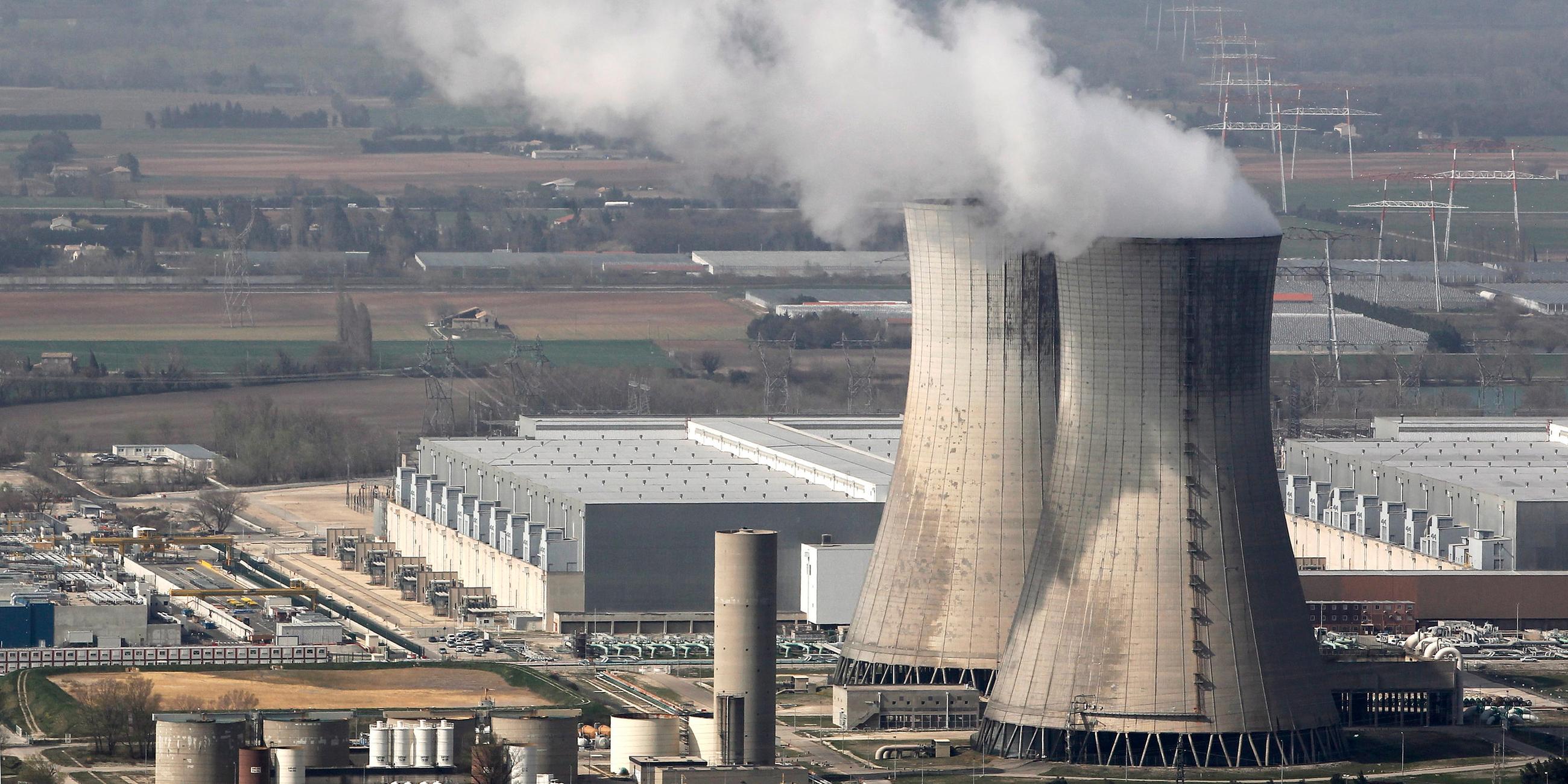 Archiv: Franzoesisches Atomkraftwerk Tricastin