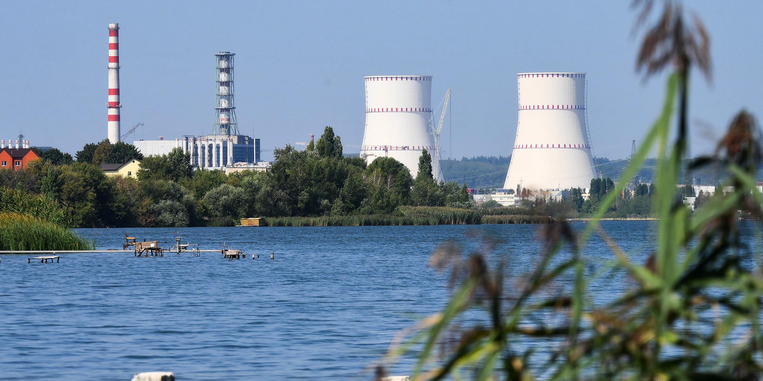 Gesamtansicht zeigt das Kernkraftwerk Kursk in der Stadt Kurchatov, Region Kursk (Russland)