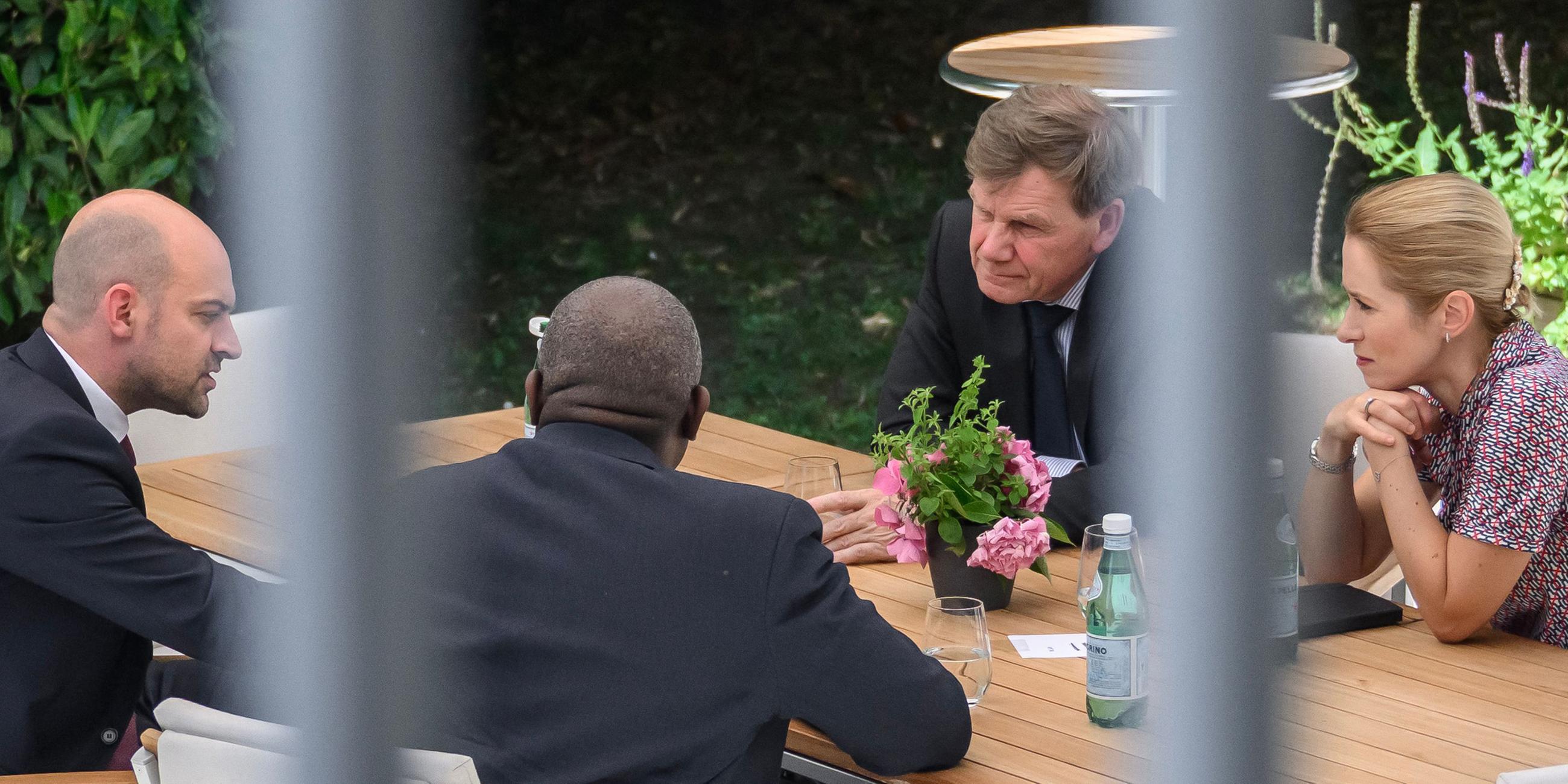 Frankreichs Außenminister Jean-Noel Barrot, Großbritanniens David Lammy, Deutschlands Johann Wadephul und EU-Außenbeauftragte Kaja Kallas bei einem Treffen in Genf. (Archiv)