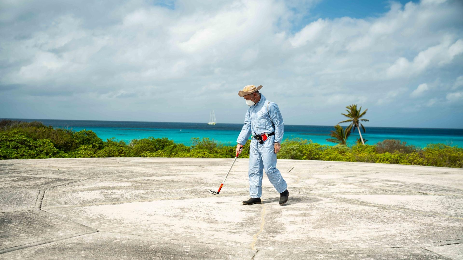  Strahlenexperten von Greenpeace und unabhängige Wissenschaftler forschen in Rongelap, Marshallinseln.
