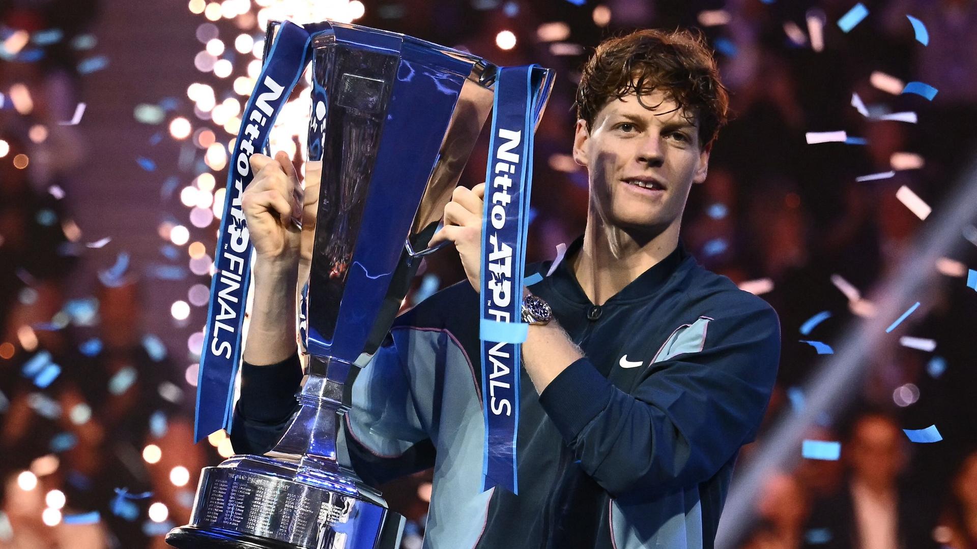 Italiens Jannik Sinner gewinnt das Finale der ATP Finals gegen Taylor Fritz.