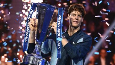Italiens Jannik Sinner gewinnt das Finale der ATP Finals gegen Taylor Fritz.