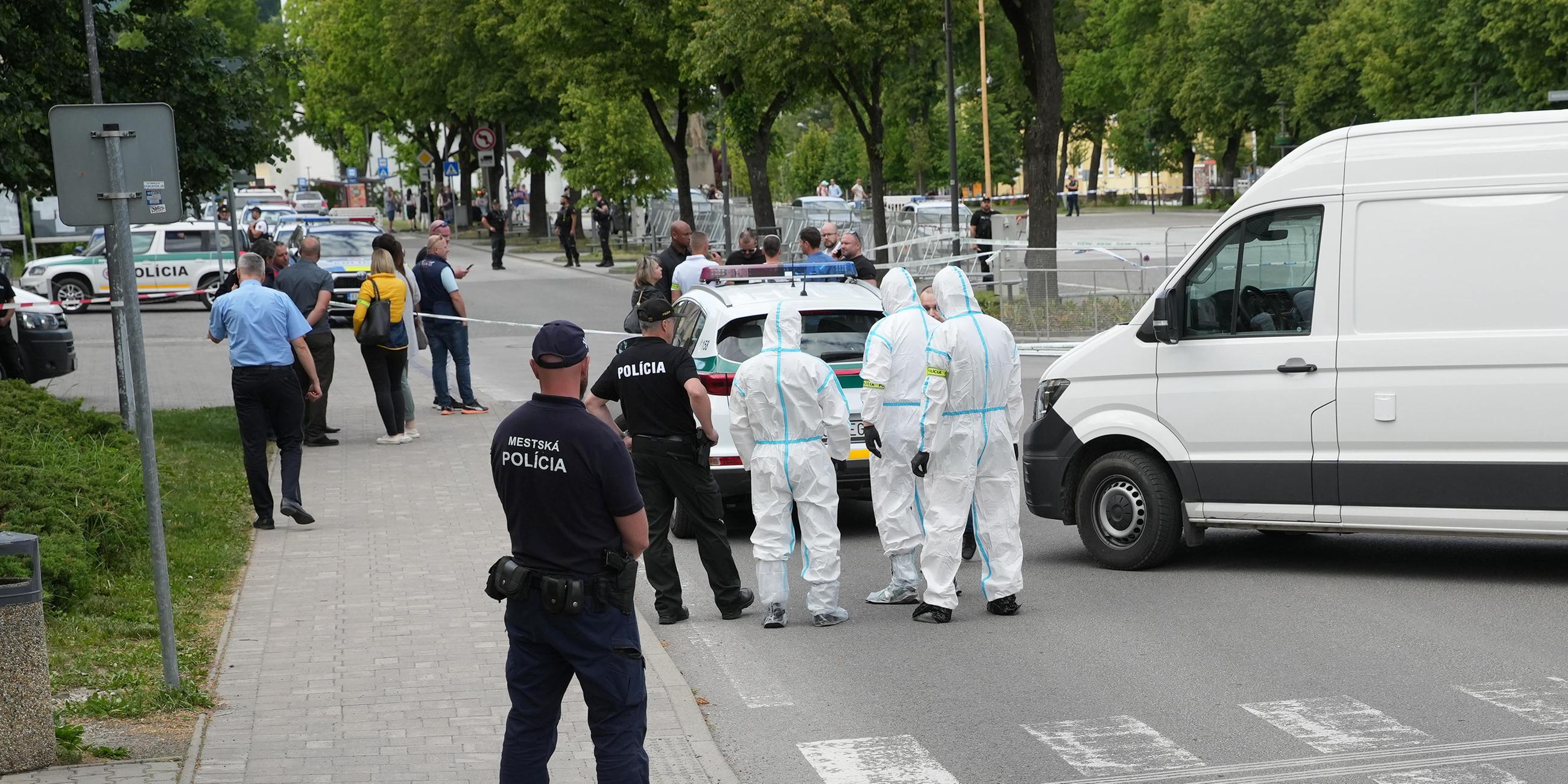 Kriminaltechniker am Ort des Anschlags auf Robert Fico