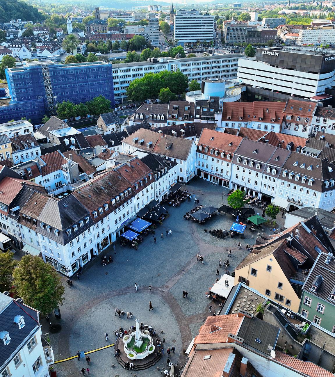 Aufbauarbeiten für die Feierlichkeiten am 3. Oktober
