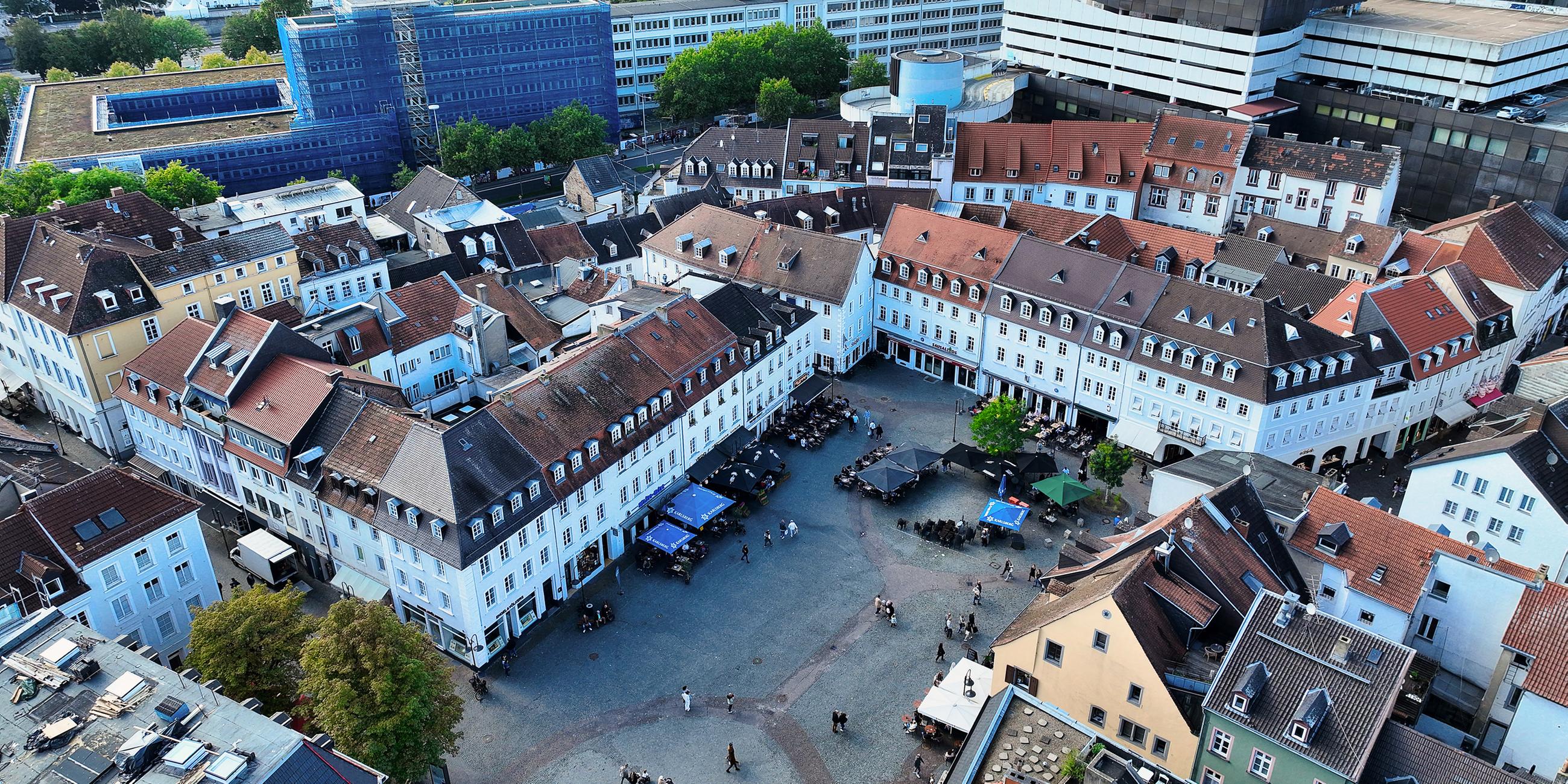 Aufbauarbeiten für die Feierlichkeiten am 3. Oktober