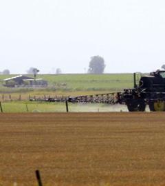 Aufbringen eines Pflanzenschutzmittels auf dem Feld 