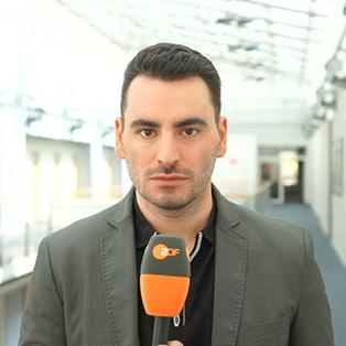 Auf dem Bild ist Daniel Heymann zu sehen.