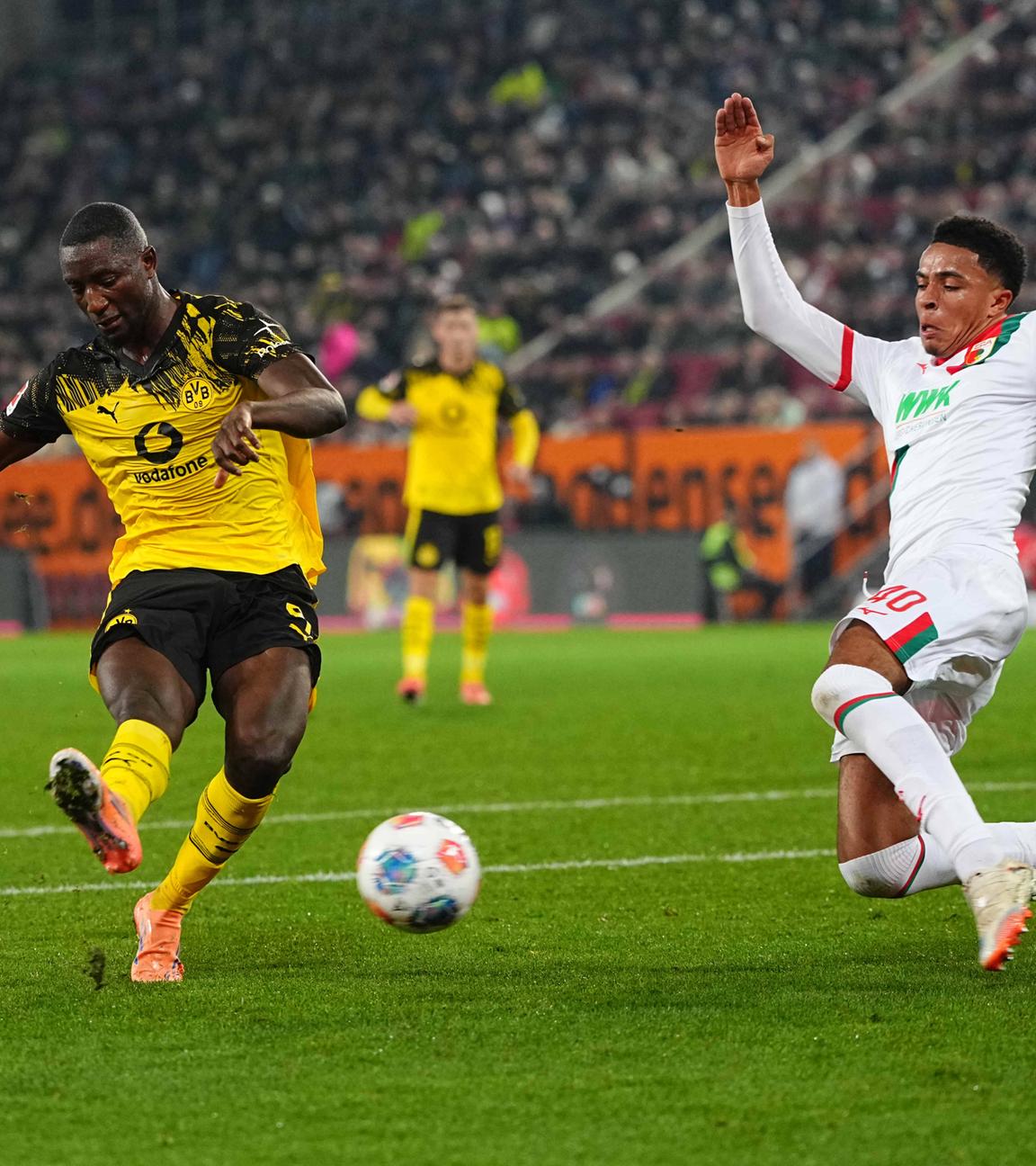 Serhou Guirassy (Borussia Dortmund) erzielt das 1:0 gegen den FC Augsburg.