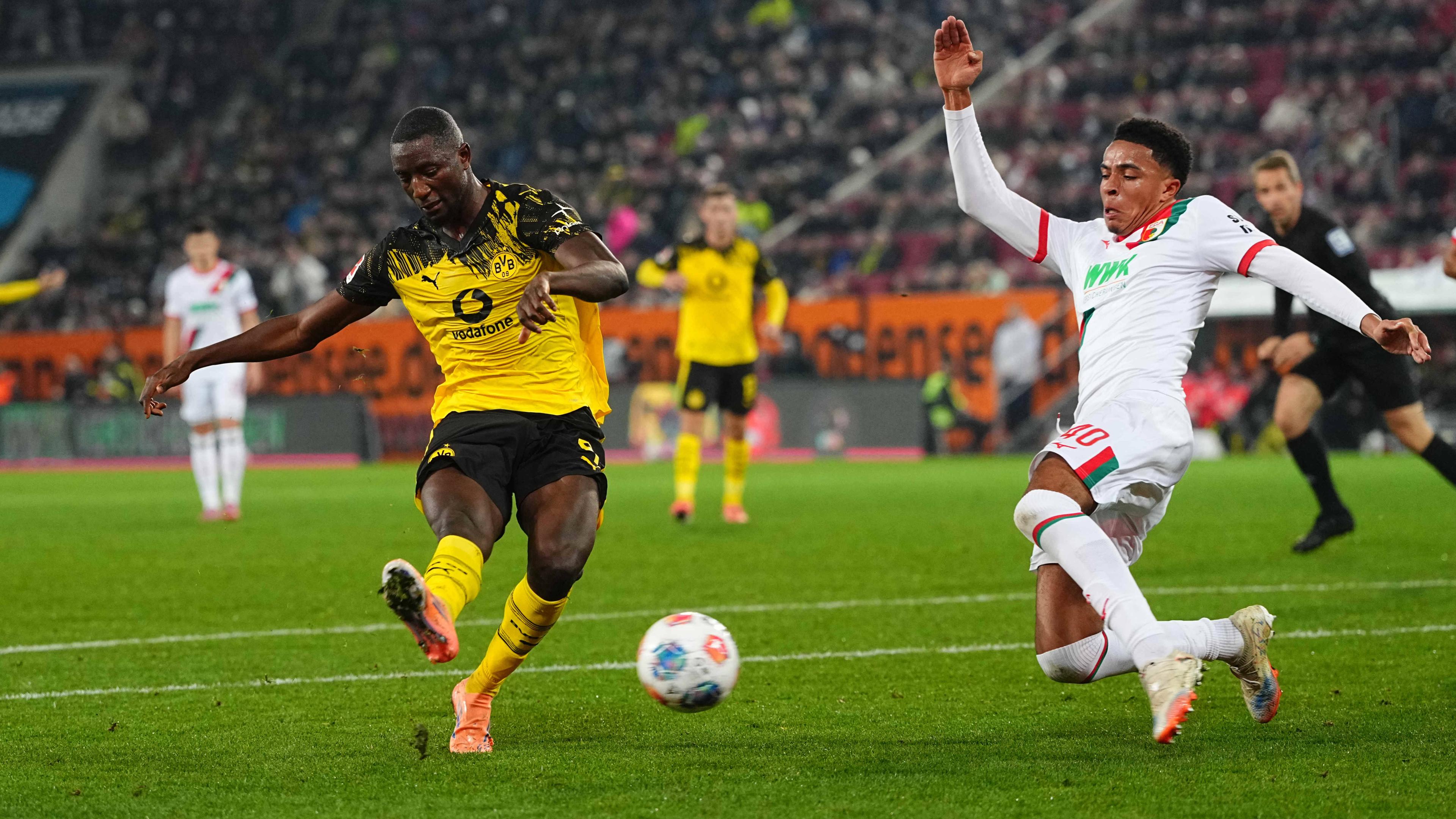 Serhou Guirassy (Borussia Dortmund) erzielt das 1:0 gegen den FC Augsburg.