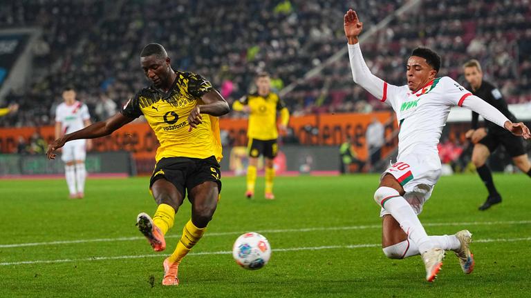 Serhou Guirassy (Borussia Dortmund) erzielt das 1:0 gegen den FC Augsburg.