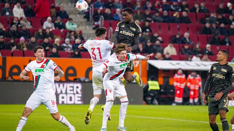 Ilyas Ansah (1. FC Union Berlin) beim Kopfball