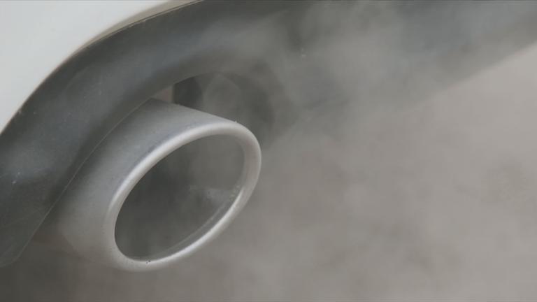 Abgase aus einem Auspuff