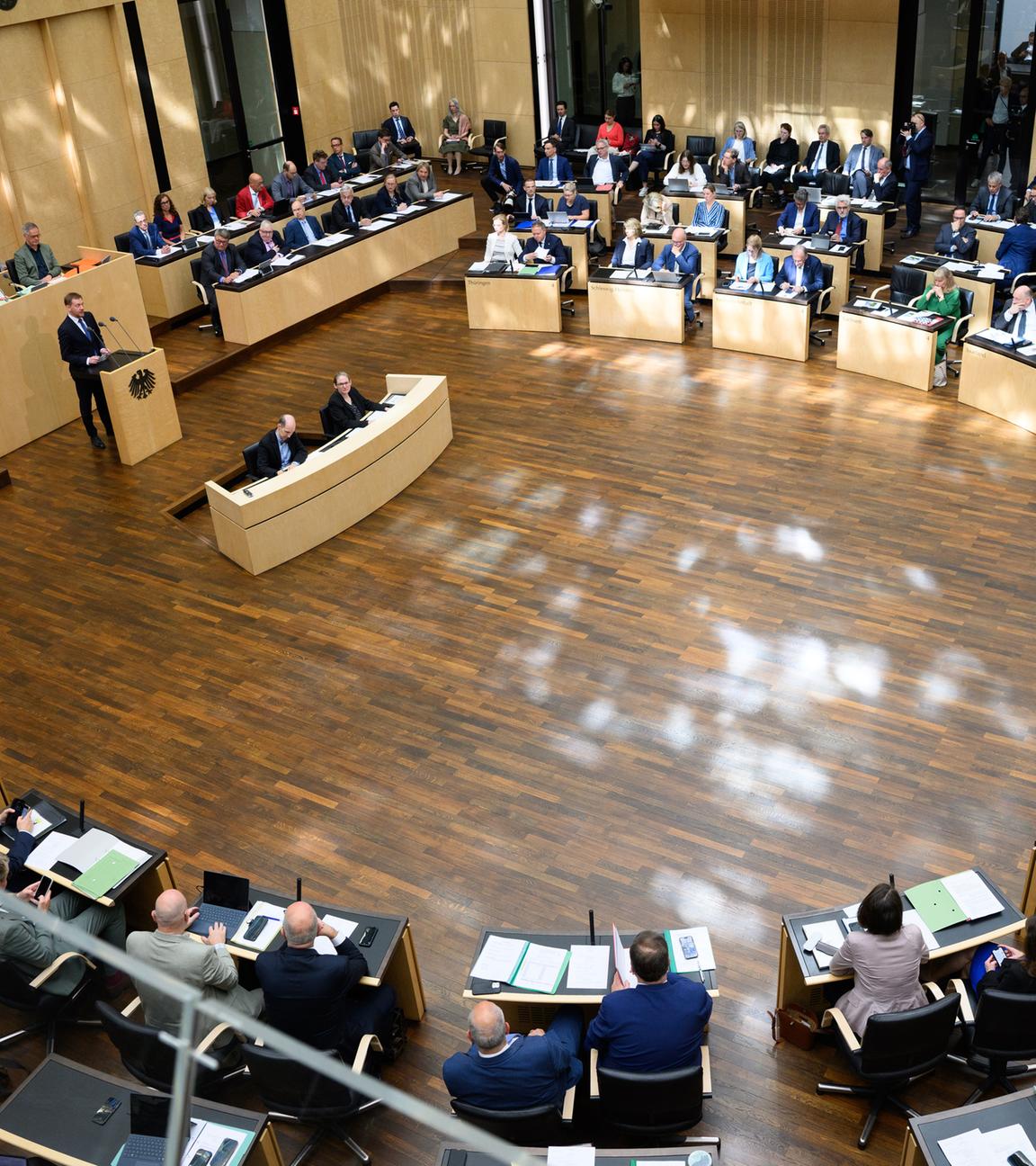 13.06.2025, Berlin: Michael Kretschmer (CDU), Ministerpräsident von Sachsen, spricht in der 1055. Plenarsitzung im Deutschen Bundesrat. 