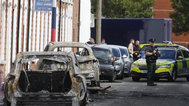 Belfast nach den Ausschreitungen der vergangenen Nacht