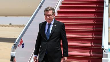 Außenminister Johann Wadephul (CDU) kommt auf dem Flughafen Nouakchott-Oumtounsy an.