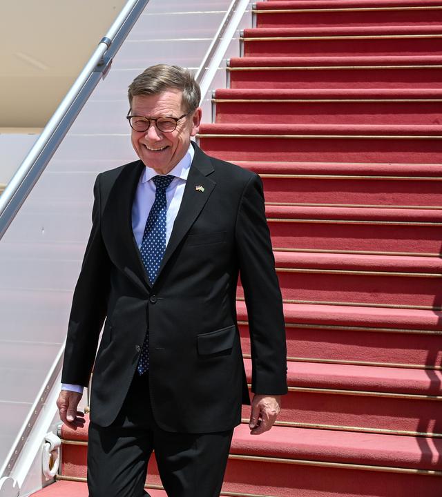 Außenminister Johann Wadephul (CDU) kommt auf dem Flughafen Nouakchott-Oumtounsy an.