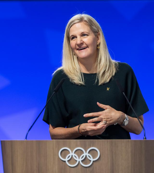 Schweiz, Lausanne: Die Präsidentin des Internationalen Olympischen Komitees (IOC), Kirsty Coventry, hält während der 146. Sitzung des Internationalen Olympischen Komitees (IOC) im SwissTech Convention Centre eine Rede.