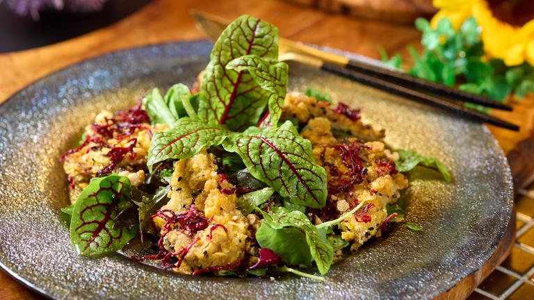 Austernpilz-Crossis auf Wildkräutersalat