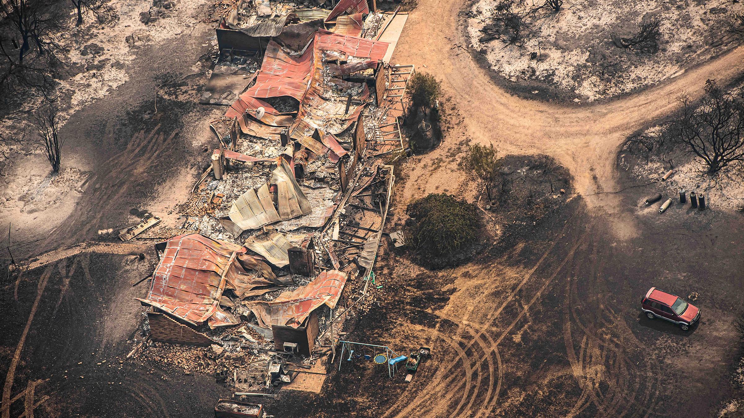Vom Feuer zerstörte Häuser in Sarsfield, Australien.
