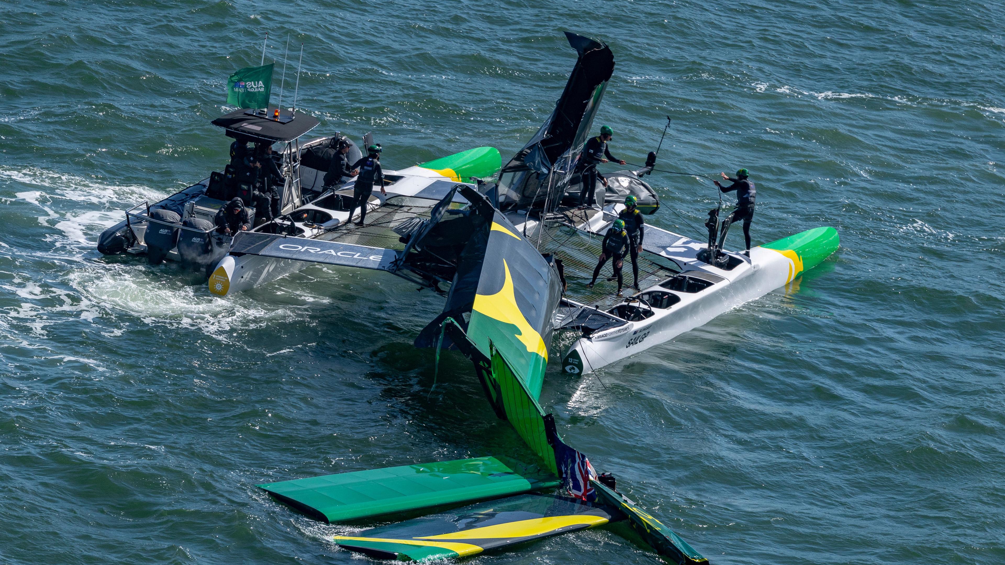 Australisches Team bei der SailGP vor San Francisco, wo das Team einen Flügelbruch hatte