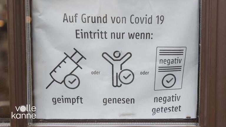 Zettel zu Covid 10 auf dem steht: Eintritt nur wenn geimpft, genesen oder negativ getestet
