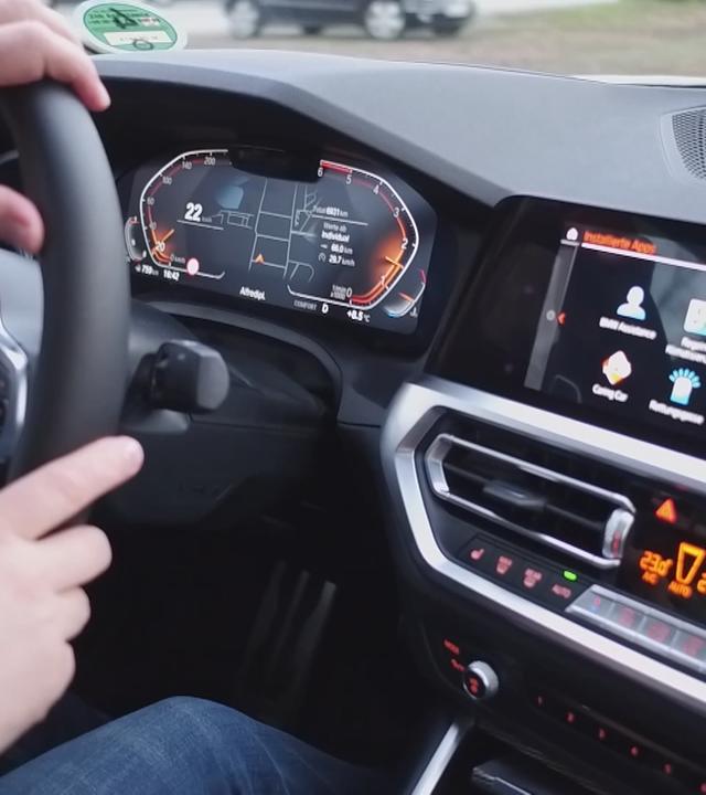 Digitales Cockpit im Auto