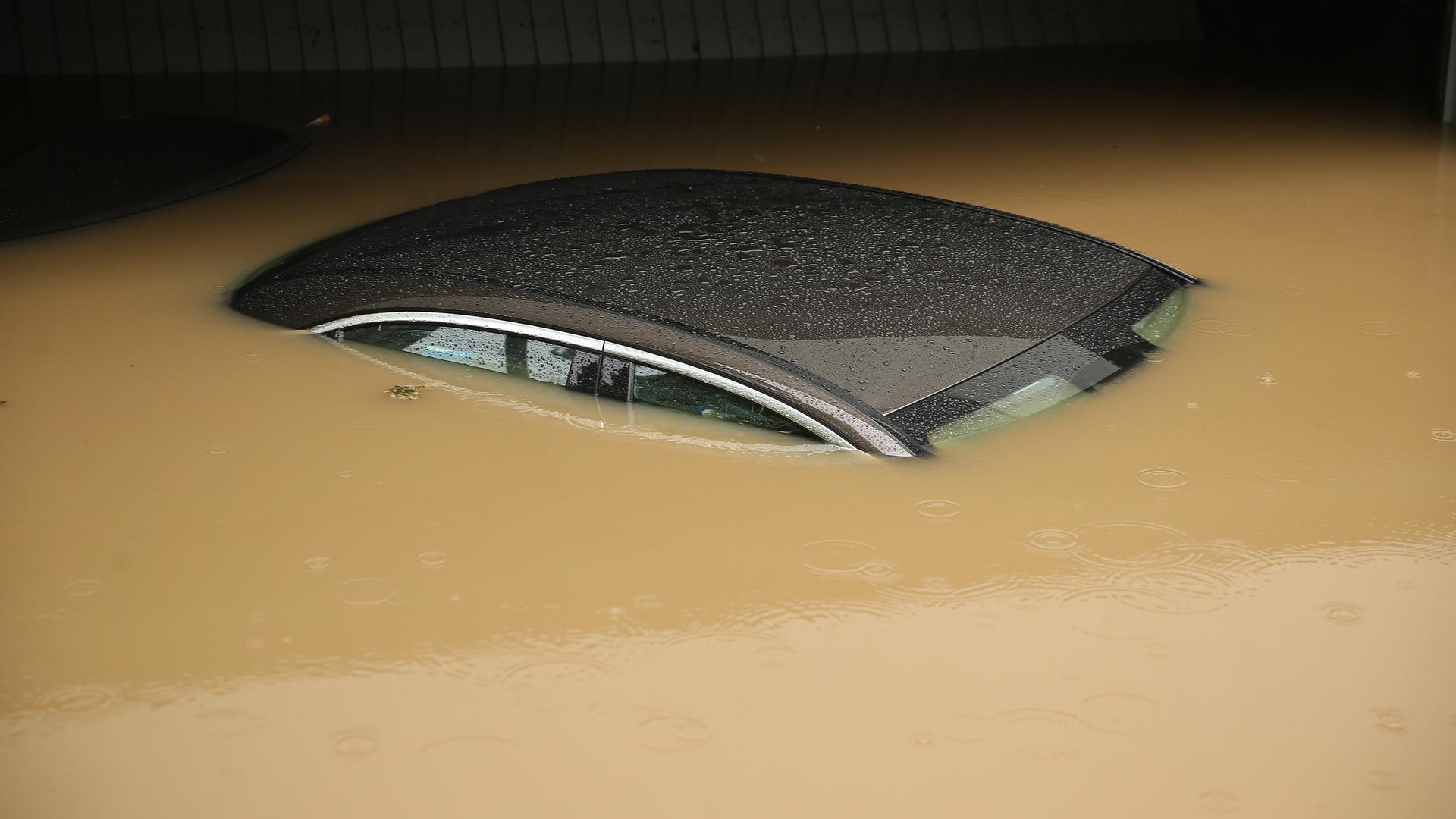 Was tun: Wenn das Auto voll Wasser läuft?