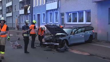 Mutmaßliches Alleinrennen: Unfall in Krefeld
